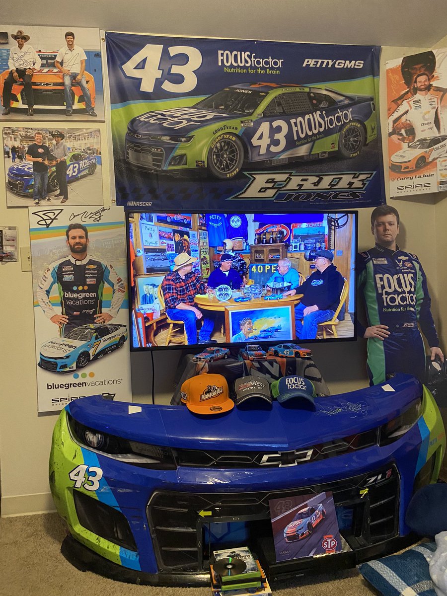 Tundra_43's tweet photo. It’s a good night for some @BrothersPetty podcast 🤘🏼🏁 @therichardpetty @Erik_Jones @OriginalSTP #Support43 https://t.co/Zx5nHlFT5L