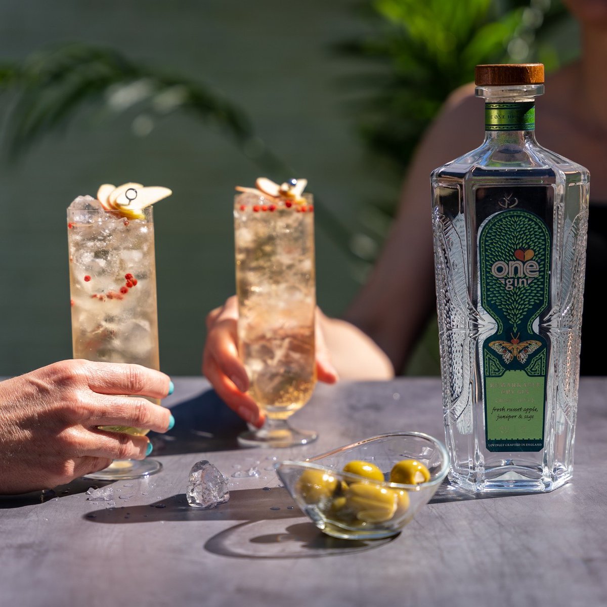 TheSpiritOfOne's tweet image. It's World Gin Day ! AND due to be a scorcher...We'll be celebrating in the garden having a delicious, orchard fresh One Crisp Apple, with ginger ale and lots of ice. Cheers, wherever you may be!
#TheSpiritofOne, #OneGin, #OneGoodGin, #Ginger, #WorldGinDay