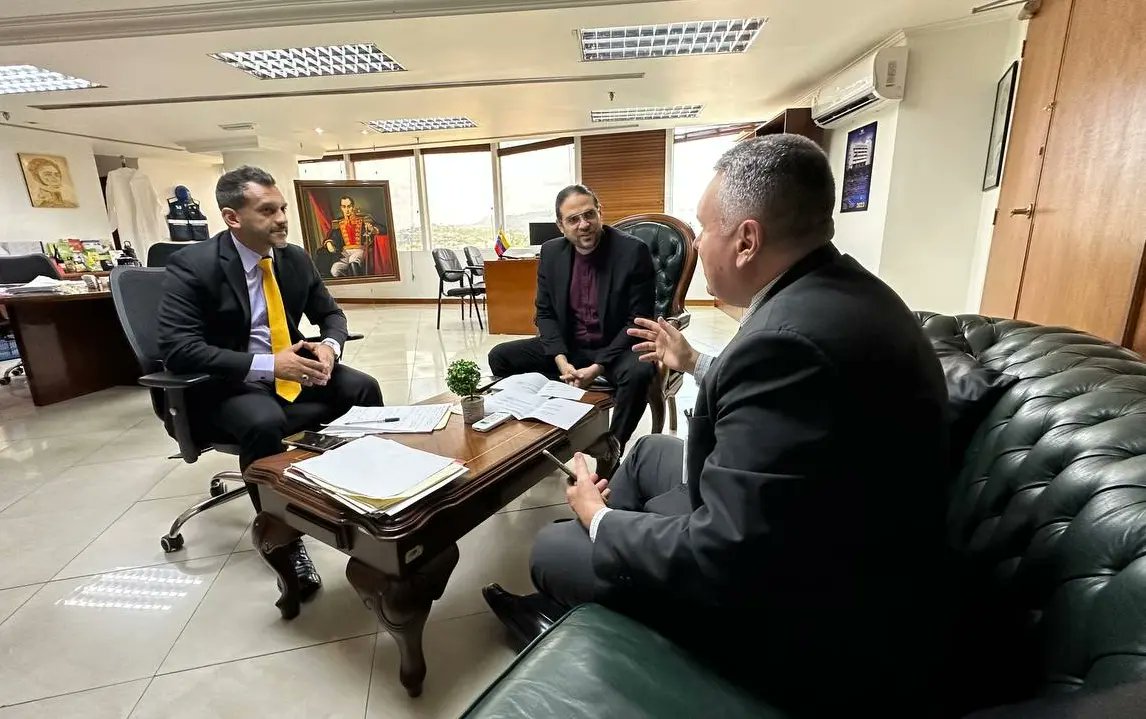 SilioSanchez_Z's tweet photo. Hoy #9Junio recibimos al presidente del Circuito Judicial Penal del estado Miranda, Dr. Bernardo Odierno, en función de establecer las mejores coordinaciones en relación a los procesos administrativos y el mejoramiento de las sedes en la entidad mirandina.

#DEM #DEMAvanza #TSJ https://t.co/gaG1VUvUFW