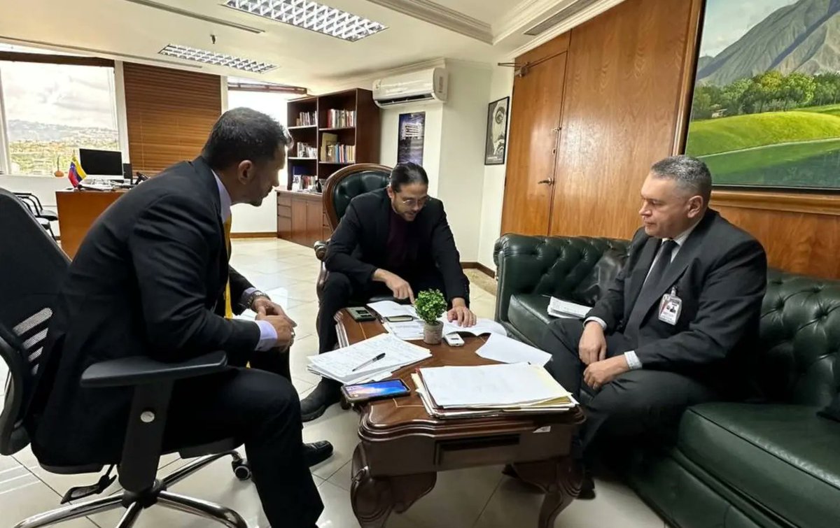 SilioSanchez_Z's tweet photo. Hoy #9Junio recibimos al presidente del Circuito Judicial Penal del estado Miranda, Dr. Bernardo Odierno, en función de establecer las mejores coordinaciones en relación a los procesos administrativos y el mejoramiento de las sedes en la entidad mirandina.

#DEM #DEMAvanza #TSJ https://t.co/gaG1VUvUFW