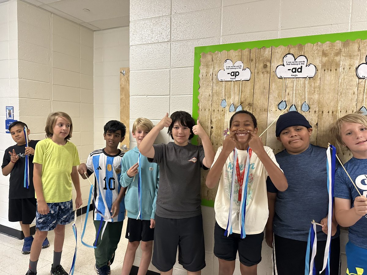 Ready to cheer on the fifth graders before their graduation today! <a href="/FernHillES/">Jenni Southmayd</a>