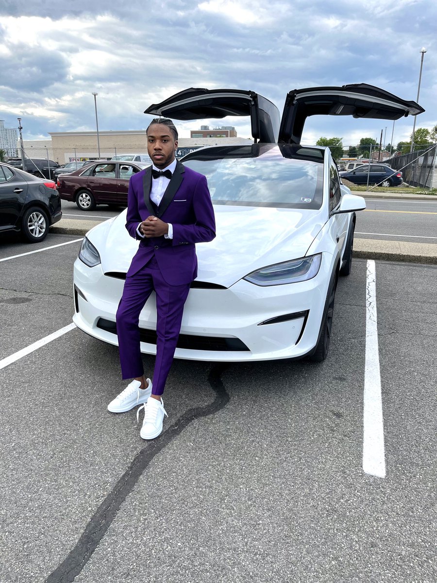 Beauteeisme_'s tweet photo. My nephew ate prom idc!! 🥹😍🔥 #Prom2k23 https://t.co/aGMogZiU5t