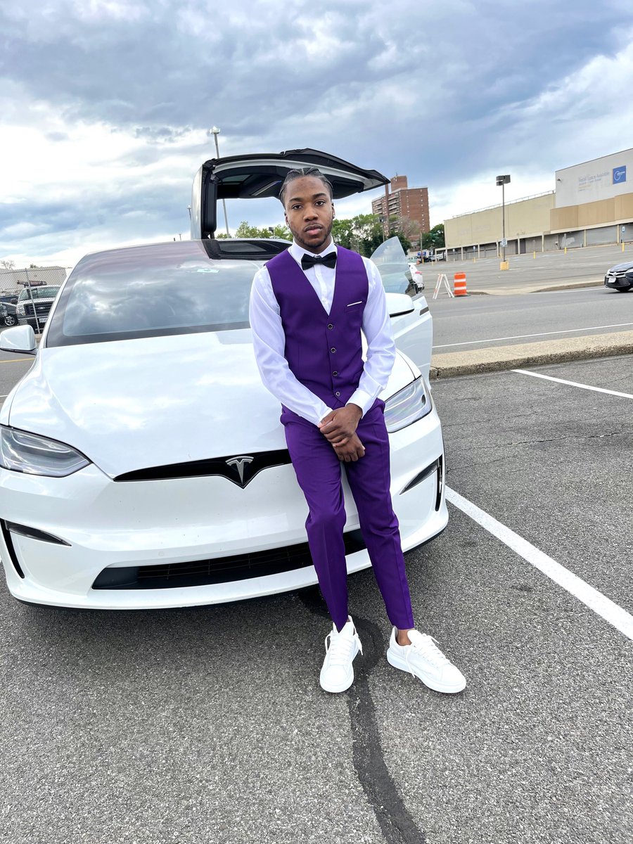 Beauteeisme_'s tweet photo. My nephew ate prom idc!! 🥹😍🔥 #Prom2k23 https://t.co/aGMogZiU5t