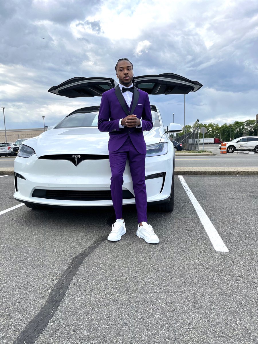 Beauteeisme_'s tweet photo. My nephew ate prom idc!! 🥹😍🔥 #Prom2k23 https://t.co/aGMogZiU5t