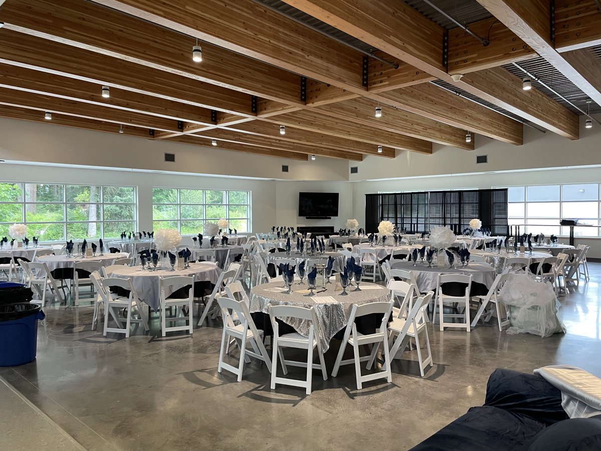crsd72_Timber's tweet photo. We are ready for prom! https://t.co/hk80AfT3pg