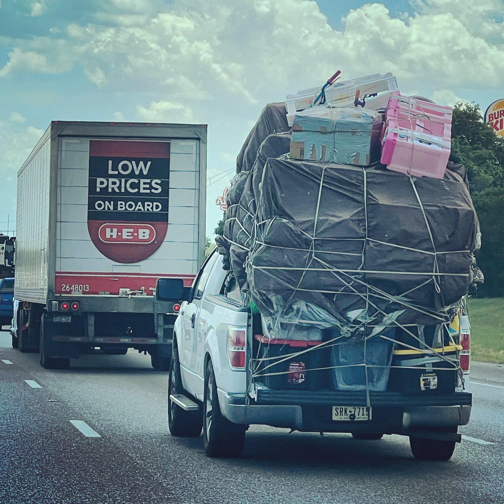 FyOGm4lX0AIV0W3?format=jpg&name=large