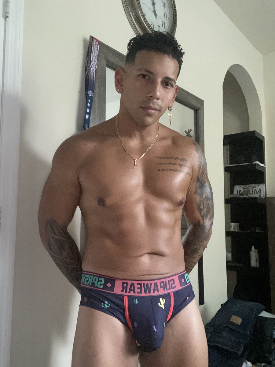 BryanDavila201's tweet photo. Loving #supawearunderwear https://t.co/zpSTbN5565