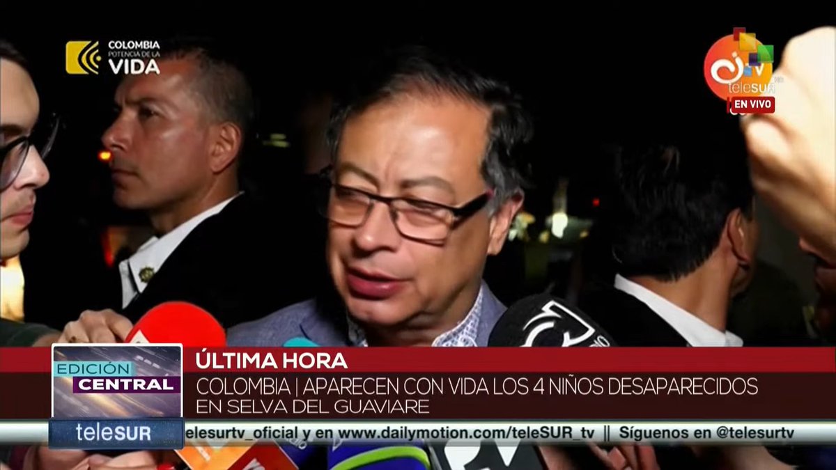 teleSURtv's tweet photo. #ENVIVO | El presidente de #Colombia🇨🇴 @petrogustavo: Su aprendizaje de vivir en la selva es lo que les ha salvado

Síguelo aquí https://t.co/tqMKHfl0b4 https://t.co/teNIq8byEA