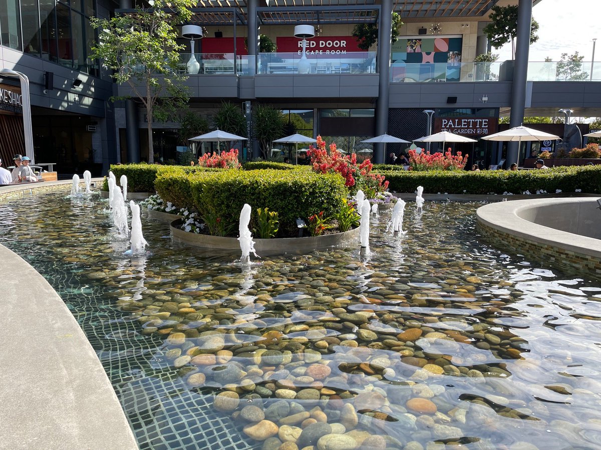 teatimedcos's tweet photo. I'm at Hillsdale Shopping Center - @hillsdalesc in San Mateo, CA https://t.co/DC95o28gmv https://t.co/SiMUwZ3WJW