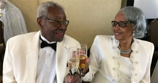 100-Year-Old Man From California Celebrates Celebrate 79 Years of Marriage With His Wife blacknews.com/news/oree-lena… #blacktwitter #blackexcellence #blacklove #blackfamily #blackcouples #marriage #CoupleGoals #melanin #BlackGirlMagic #BlackGirlsRock #Blackisbeautiful #black