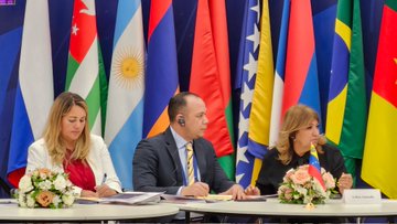 #09Jun La Ministra de Educación <a href="/_LaAvanzadora/">Yelitze Santaella</a>, sostuvo una reunión con el ministro de Educación de la Federación Rusa, Sergey Kravtsov, para tratar acuerdos binacionales
laradiodelsur.com.ve/?p=124841 #VivaElPoderPopular