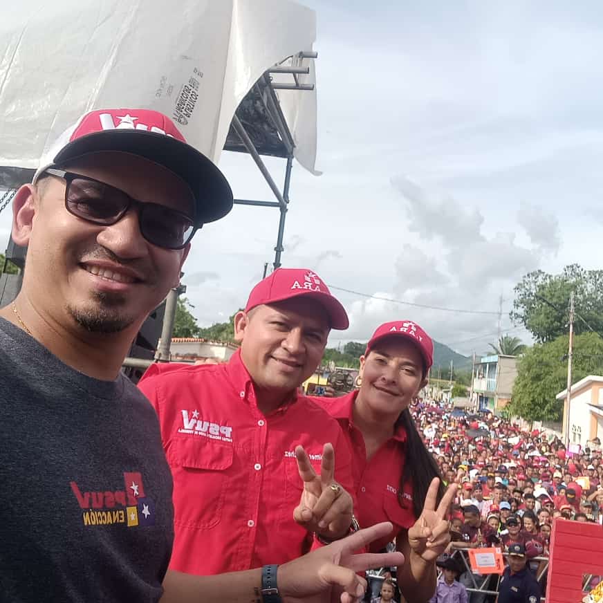 #9Jun | 🇻🇪 📢 Esta tarde nos fuimos al municipio Simón Planas, hermosa marcha en respaldo a nuestro presidente @NicolasMaduro, seguimos en las calles junto al pueblo defendiendo la revolución Bolivariana. 🇻🇪💯✌️ @PartidoPSUV #VivaElPoderPopular