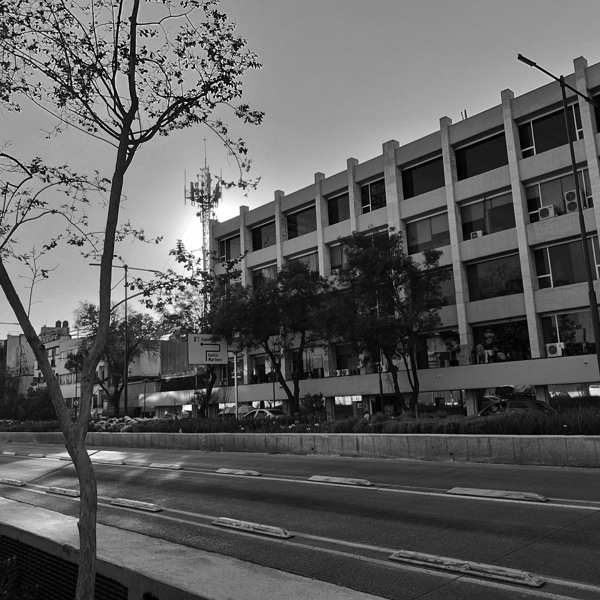 #Atardecer en algún lugar de la #CDMX

#sunset #afternoon #monochrome #BlackAndWhite #blancoynegro #BlackAndWhitephoto #bnw #bnwphotography #street #streetphotography #citypics #cityphotography #streetshot #urbanphotography #cityscape #sky #clouds #xiaomi #pocox4pro