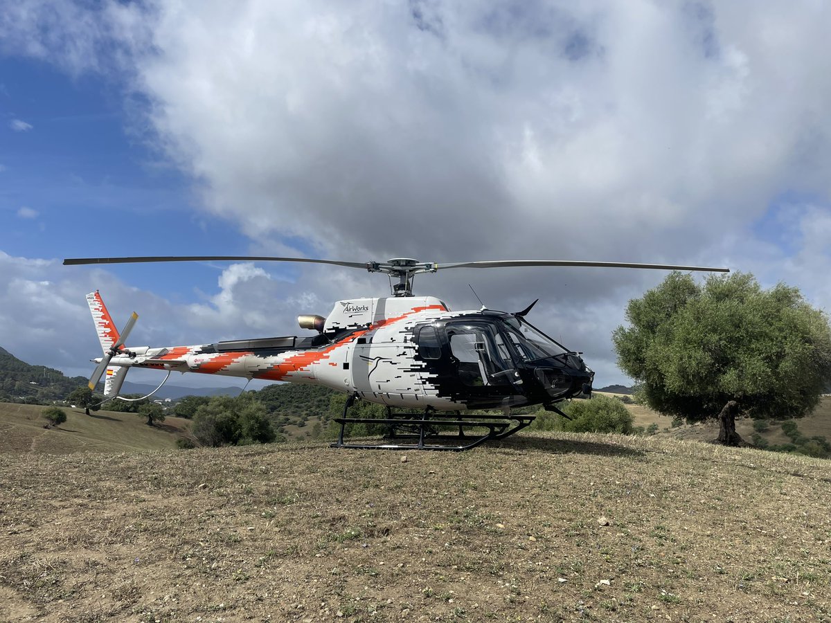 Al fin!! Ya os podemos presentar nuestro ultimo Airbus H125, bautizado como Petronilo. Cambio excepcional en nuestro diseño tradicional por <a href="/HWS_iberica/">Heliswiss Ibérica</a>. En breve subiremos un video para verlo en acción!!