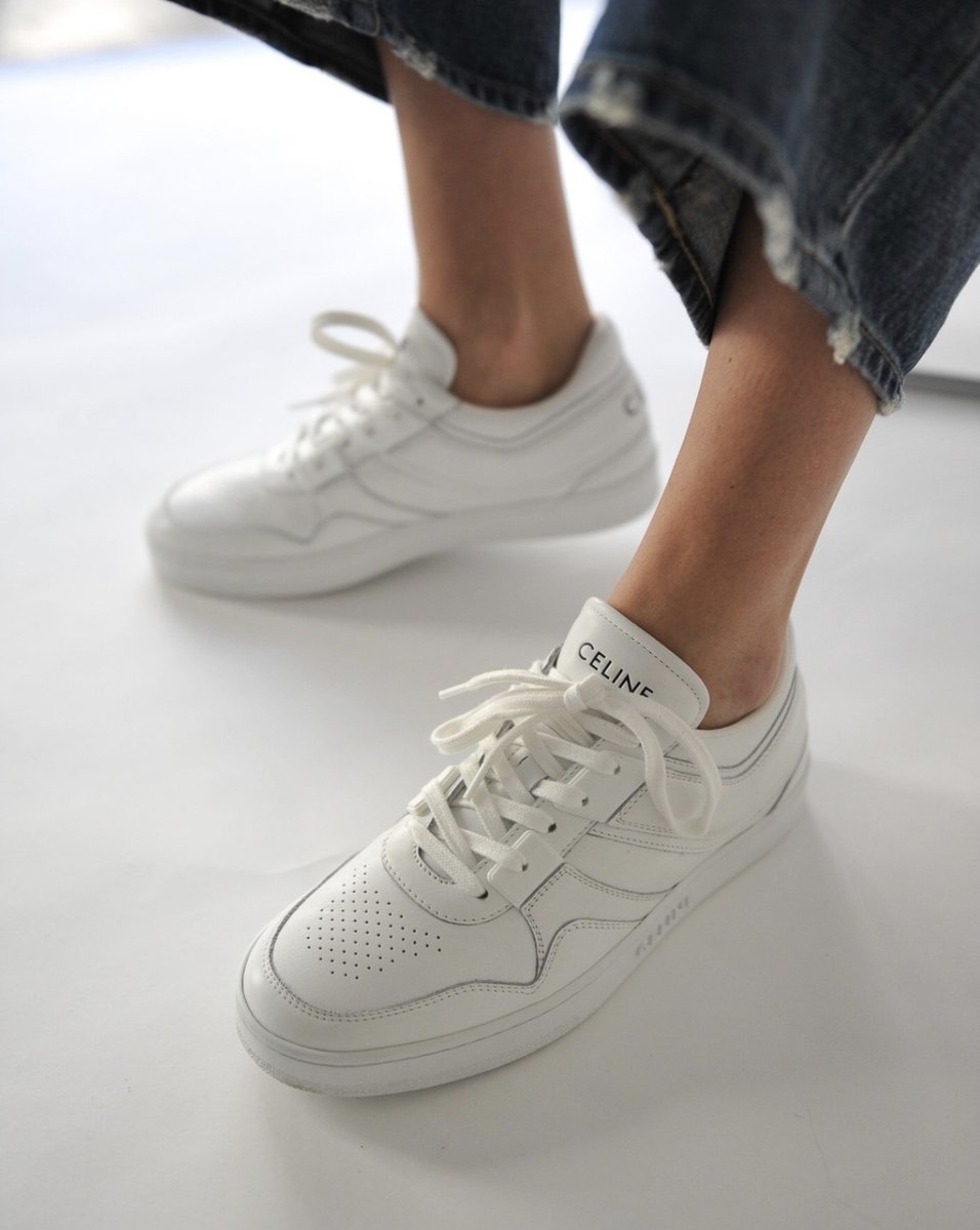 saveyoursole's tweet image. It’s all ‘white’ with us 👟👟 @celine 📸
.
.
.
.
.
.
.
.
.
.
#saveyoursole #saveyoursolelondon #shoecare #London #NewYork #Paris #partyshoes #whitesneakers #protectyoursole #style #celineshoes #London #protectyoursneakers #celineshoes #NewYork #Paris #protectyoursole #shoesislife