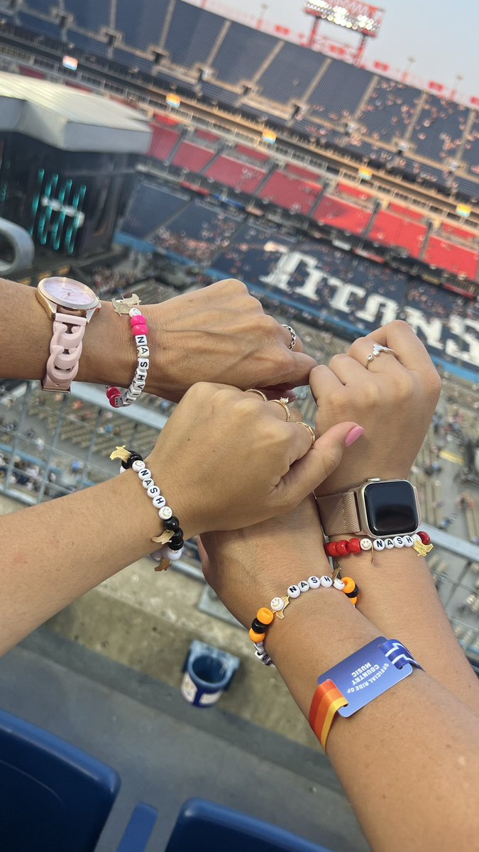 ddaniibabyy's tweet photo. We’re ready for Miranda lambert and hardy🎉🤠#chevy #CMAFest #chevyfan #cma #welovechevy https://t.co/LQoHGAR3LD