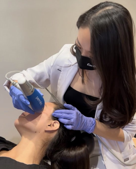 andy09463206's tweet photo. It is the Clear & Brilliant laser, a gentle, non-ablative fractional laser. It is ideal for overall skin rejuvenation, melasma and hyperpigmentation, especially when combined with topical medications such as tranexamic acid.
#laser #lasertreatment #malasma #aestheticnp https://t.co/tPHV9mrcux