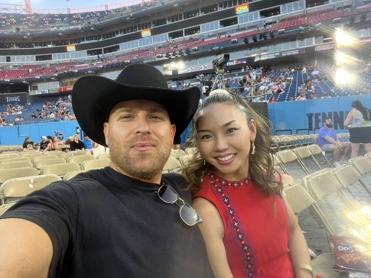 itsadevon's tweet photo. #ChevyCMA from CA to Ten #urbancowboy https://t.co/GvyUXumTI1
