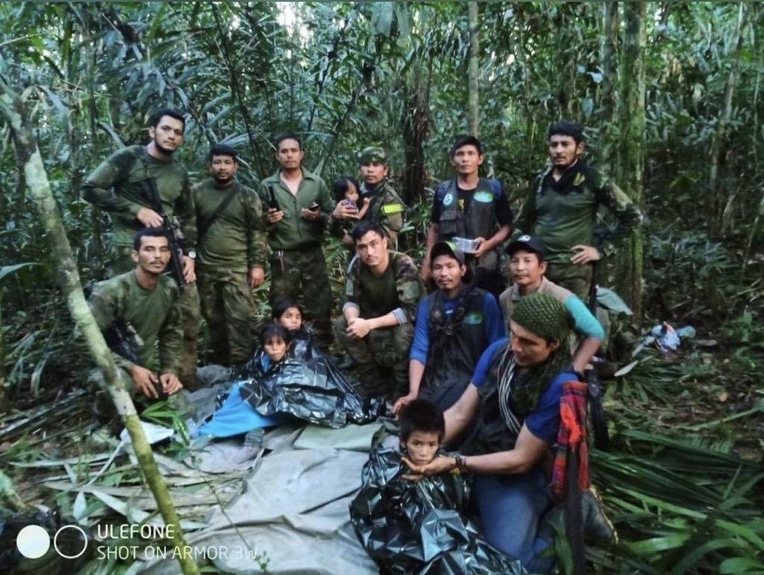 Crianças colombianas sobreviventes depois de 40 dias da queda de avião!!
Vida, conhecimentos passados pelos pais e avós e Ubuntu!!! Cuidaram-se todos! Na minha fé,  Deus é bom o tempo todo! Amém!