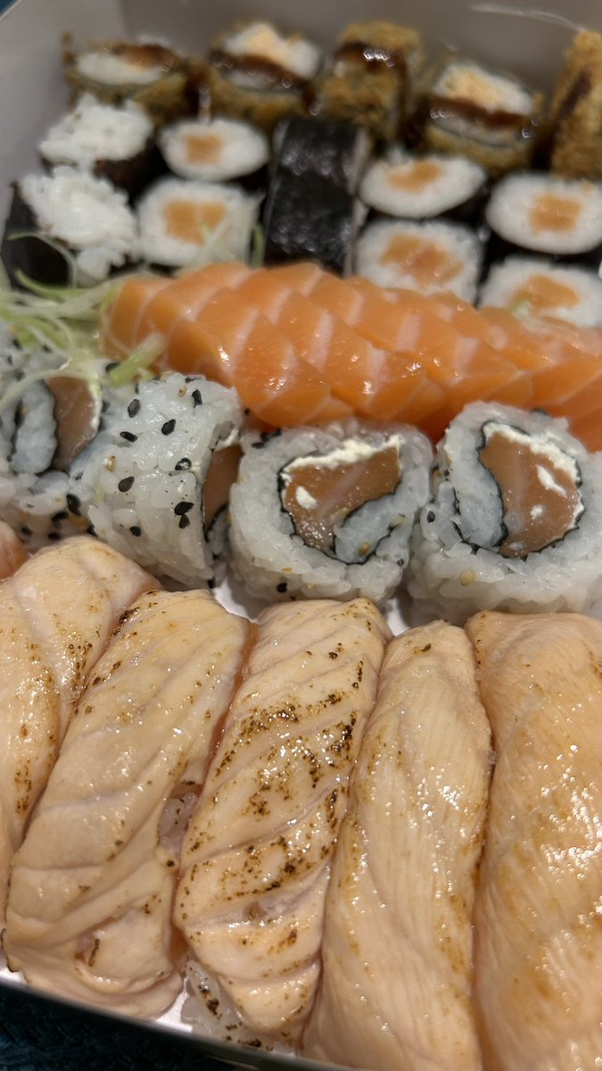 nickvaderss's tweet image. amores (comida japonesa) vícios (japa) e obsessões (sushi)