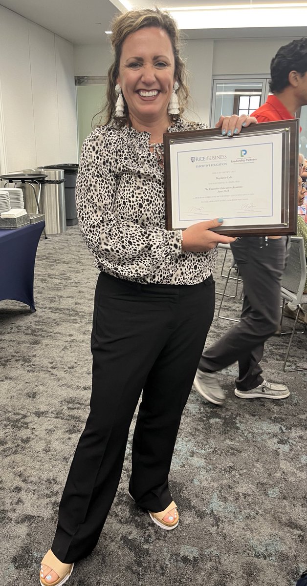 Stephanie Lyle tweet media