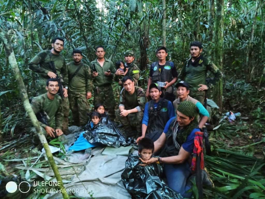 Gracias a Dios, gracias a las Fuerzas Militares, a la fortaleza de los niños y  a las oraciones de los colombianos,  hoy los cuatro niños perdidos en la selva regresan a su hogar.. 

Milagro de Vida 🙏🏻