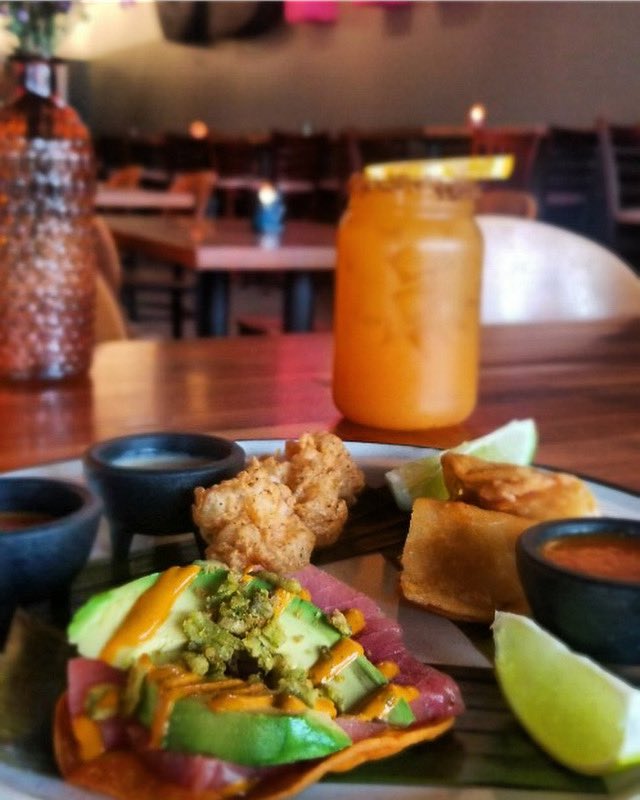 Cucharahouston's tweet photo. The weekend is here and so are the best dishes in town! Come try out this perfect sharable of pescadilla, tostadita de atún and shrimp with a homemade coconut sauce 😛 #FreshIngredientsOnly #DOLSeaFood #MomsCookBest #CDMXinHouston https://t.co/3RN9CR359P