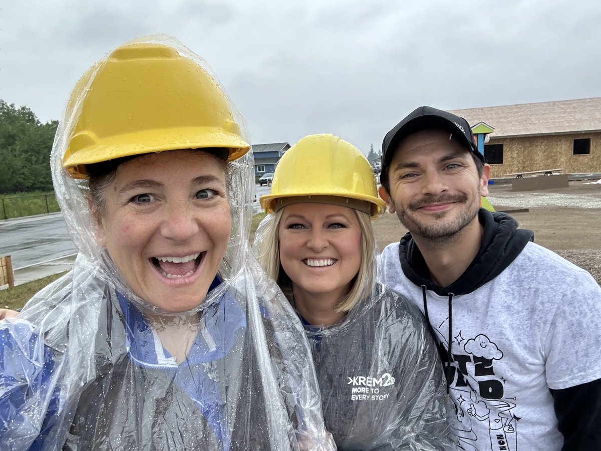 KREM2Laura's tweet photo. what rain ? thx @HFHSpokane for hosting us at #BlitzBuild https://t.co/SaC51VaxI4