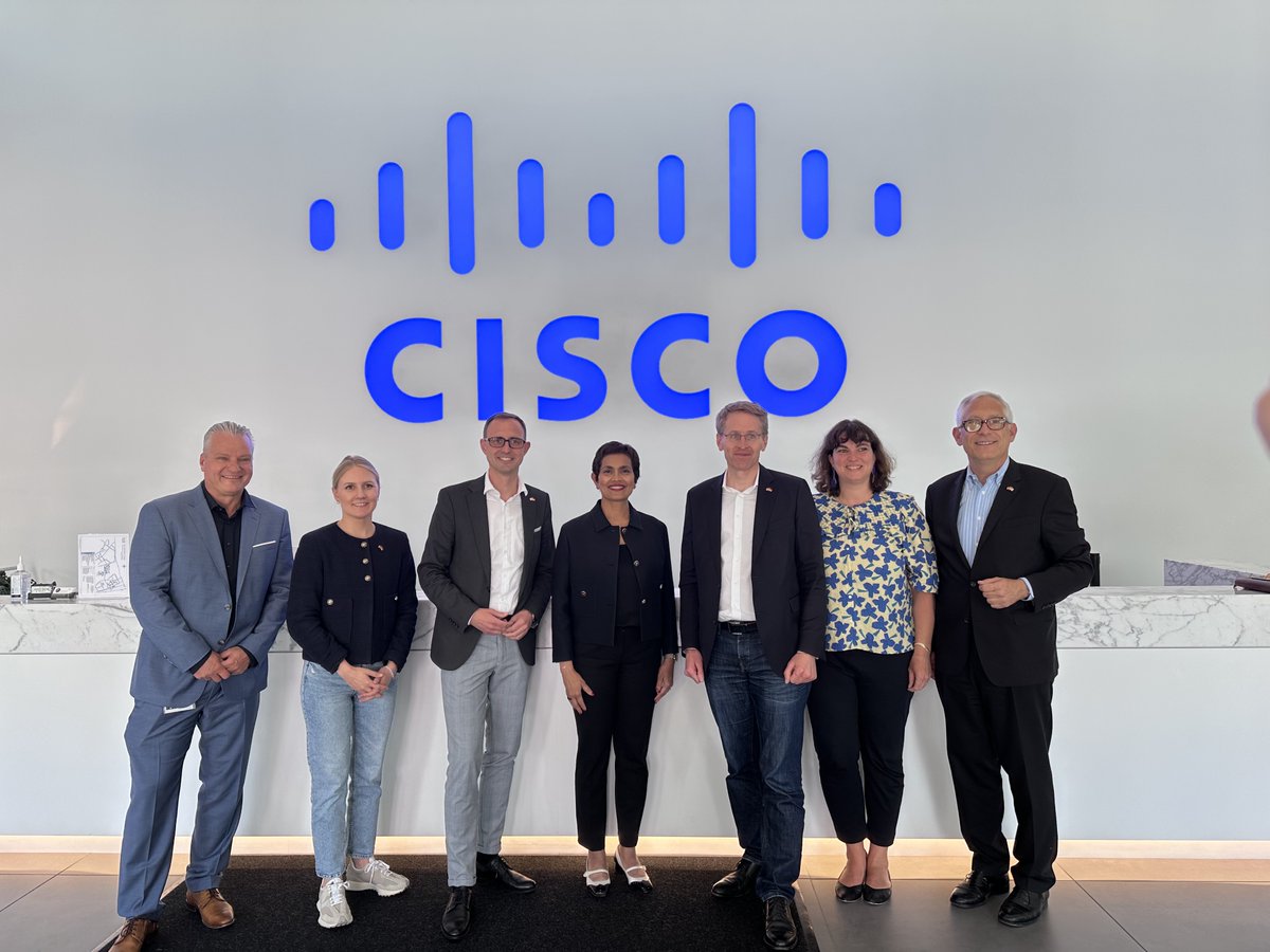 lizcentoni's tweet photo. It was great to welcome Schleswig-Holstein Minister-President Günther and his delegation to @Cisco HQ and discuss trends in AI, security, and digitization. @Land_SH has bold ambitions, and we look forward to collaborating on sustainable digital initiatives and skills development. https://t.co/UtEV3RjwpO