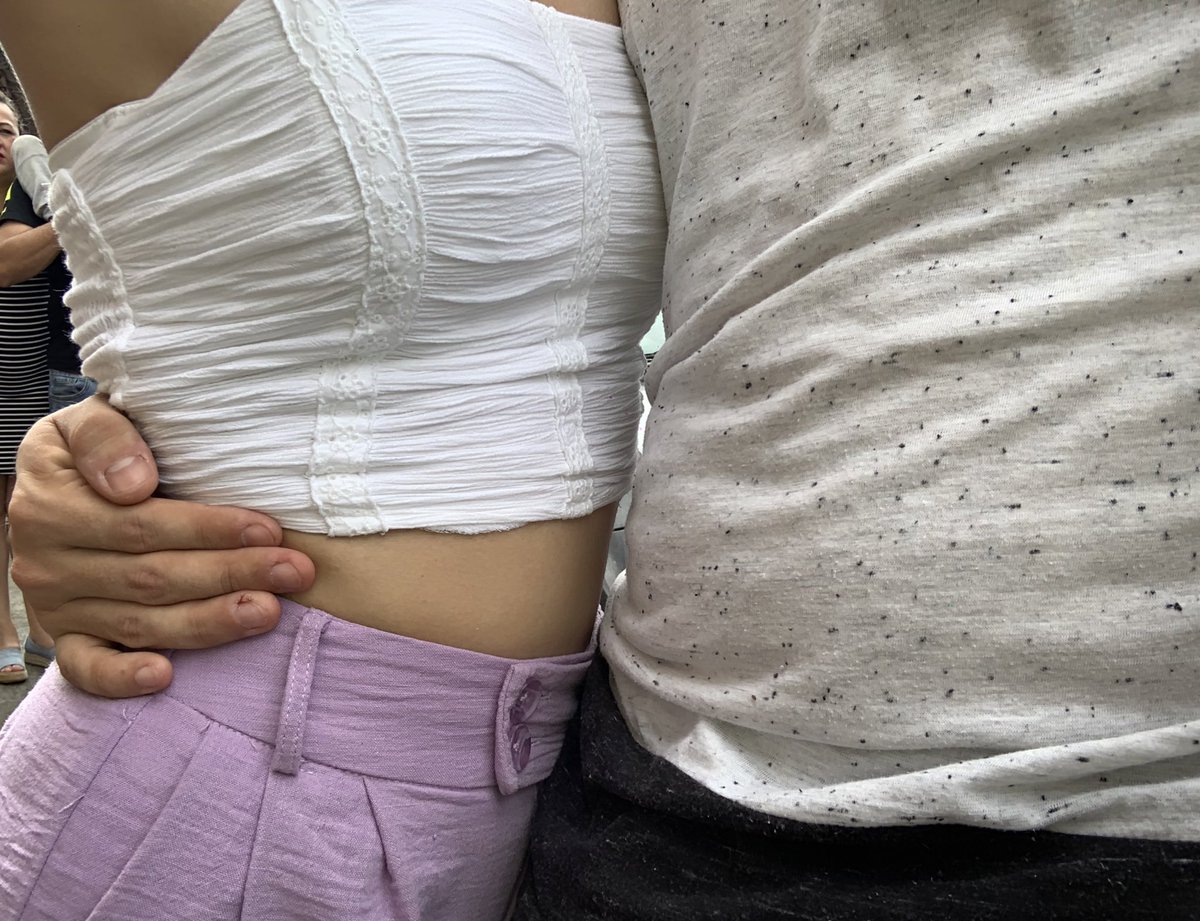 floalfaro_'s tweet photo. Muy la mano en la pierna, pero la debilidad esta en la cintura y la loción 😮‍💨😮‍💨🤤 https://t.co/ik3k2ITnIv