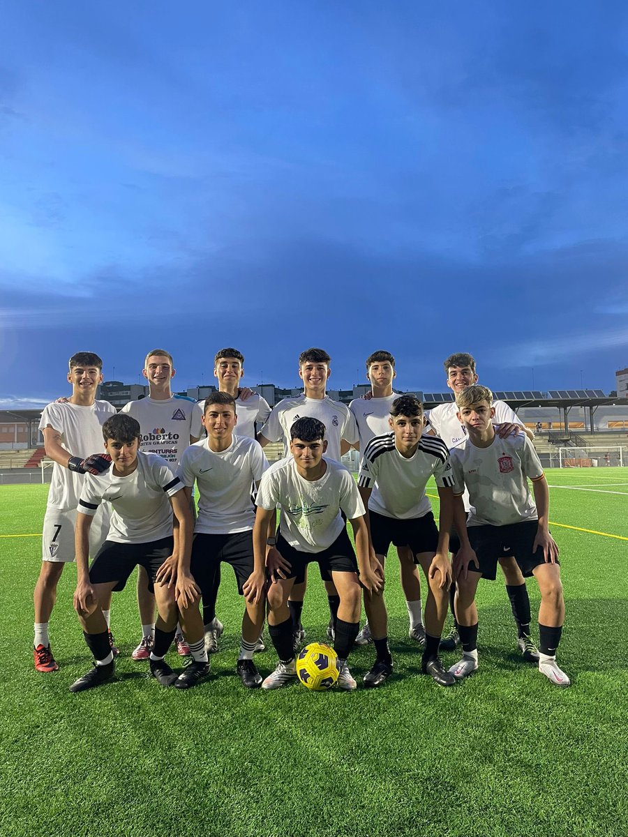 udcrazyfriends's tweet photo. FINAL DEL PARTIDO!!
Nuestros chicos arrancan con gran victoria 4-2 contra el cañorrera juvenil a seguir asi!!💪🏽🔥 https://t.co/4qJf5efLLf