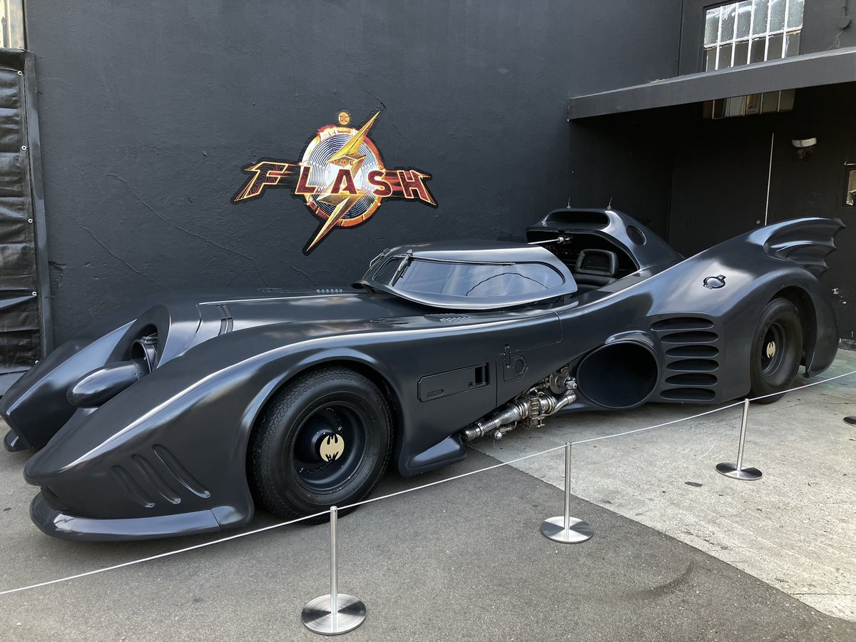 drinkpinkink's tweet photo. Iโm close enough that I could lick it if it werenโt for security and the wire (PROBABLY not electric) surrounding it. #89Batmobile #TheFlash https://t.co/OZSlVweX4I