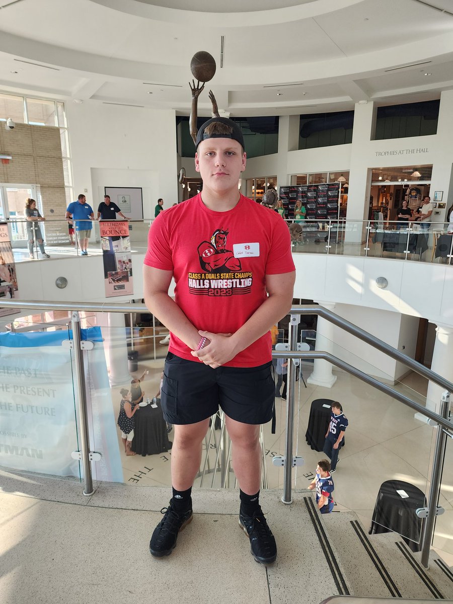 CDT2024's tweet photo. Bet my mayor is cooler than yours😎 Huge thank you to @GlennJacobsTN for The Night Of Champions event @WBHOF tonight honoring @Halls_Wrestling and the Knoxville area state championship teams from all sports! https://t.co/aRJH3Px2dP