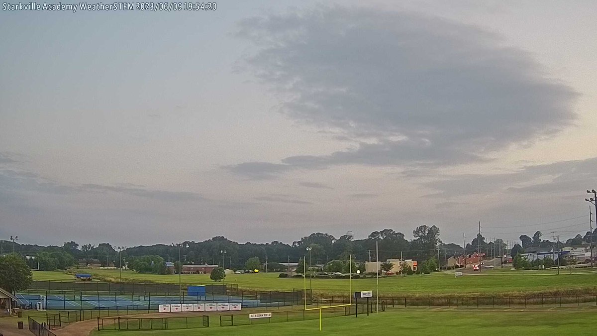 SAWeatherSTEM's tweet image. Starkville Academy at sunset and it's 81.4 F.