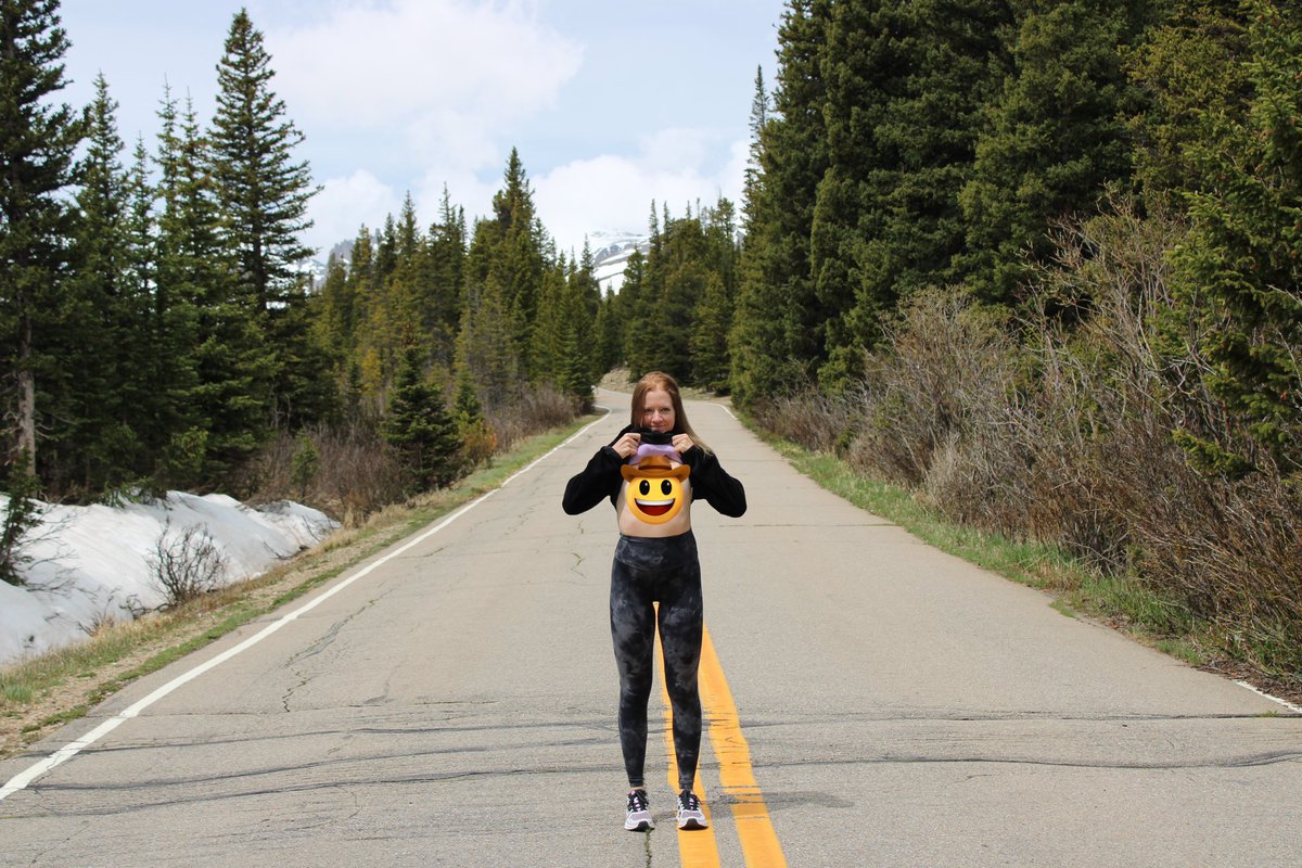 I think the mountains look good on me 🤓