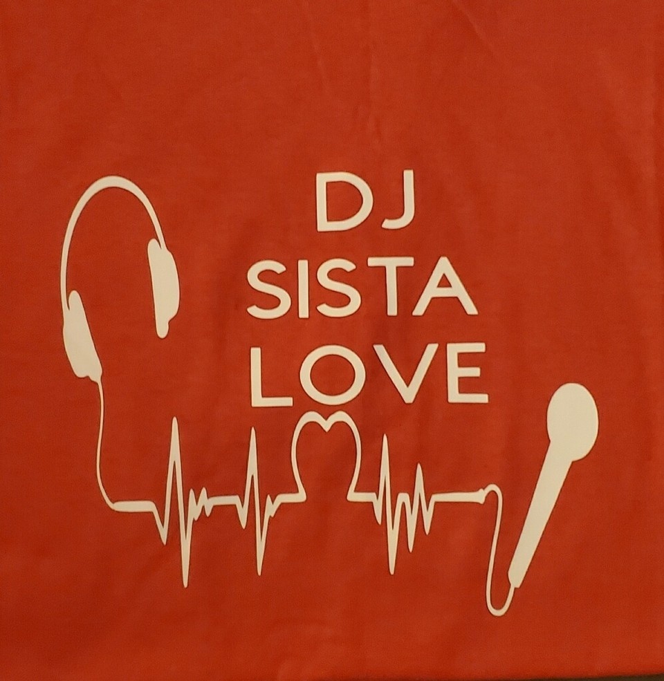 10pm - Get ready to groove all night long with the one and only DJ Sista Love! Bringing you the best house music to keep you dancing until the sun comes up!!

l8r.it/KWUx⁠
🎶🕺 #HouseMusic #DJ #SistaLove #10PM #LetTheMusicMoveYou