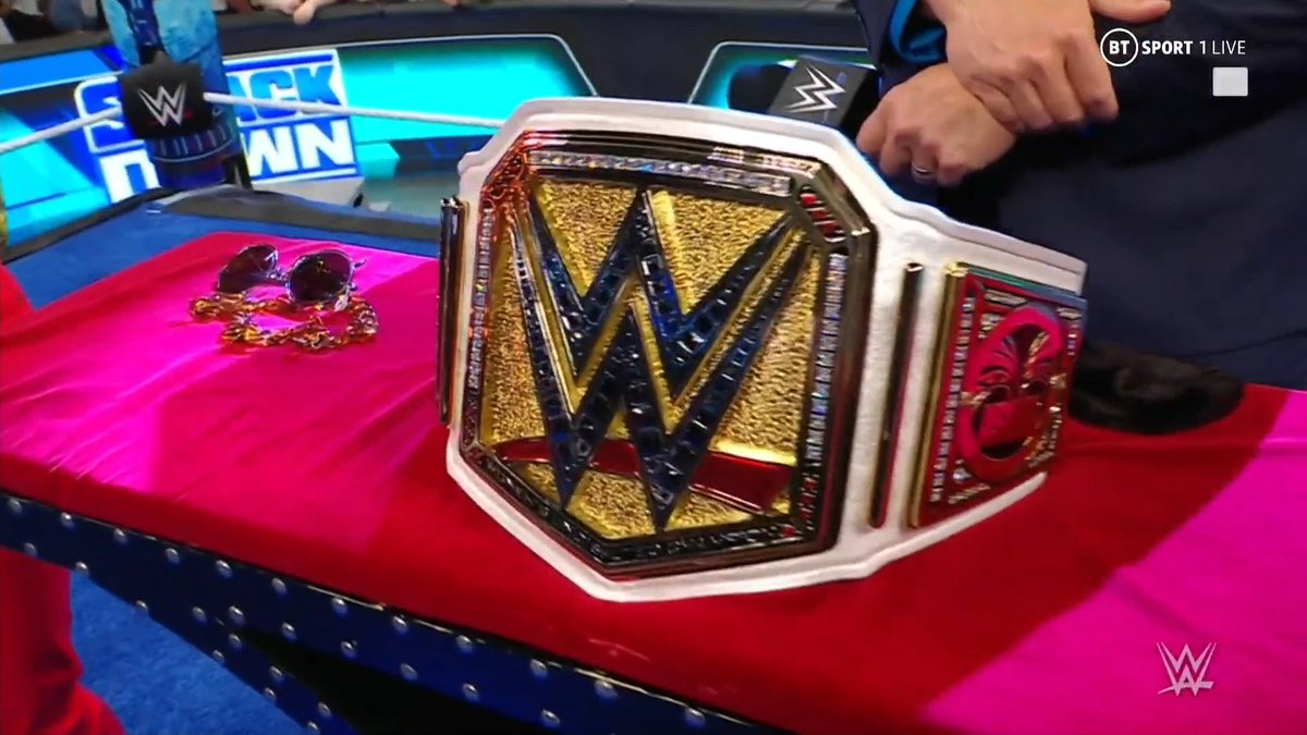 wweontnt's tweet image. Here's your first look at the NEW WWE Women’s Championship! 🏆

#SmackDown