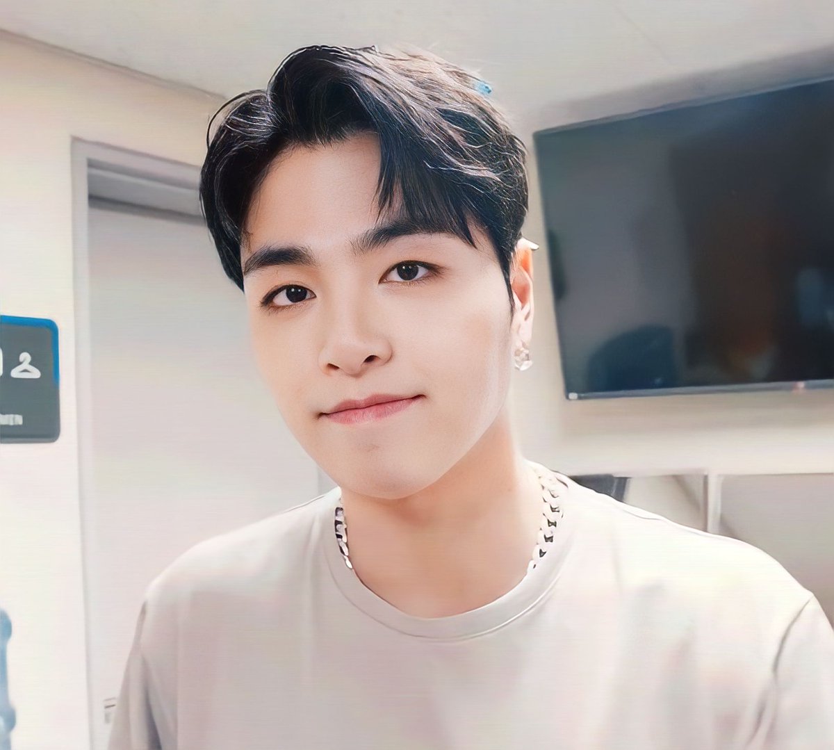 kooskyjunhoe's tweet photo. good morning koo junhoe ✨ https://t.co/0KS5rx8zsz