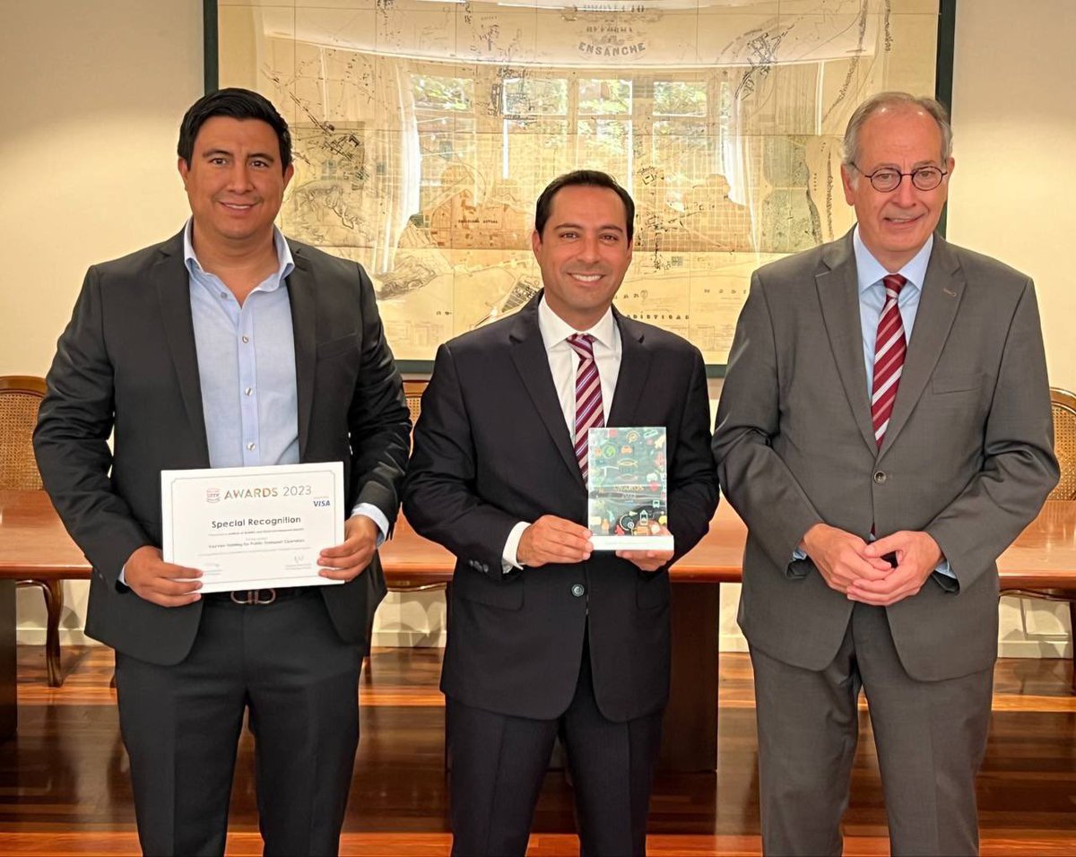 ¡Juntos vamos por buen camino en la modernización de la movilidad! 

En #Barcelona, #España, recibimos el reconocimiento por el Sistema de Trasporte #VaYVen, siendo el primer proyecto mexicano de su tipo en ser finalista en la Cumbre Mundial de Transporte Público, destacando