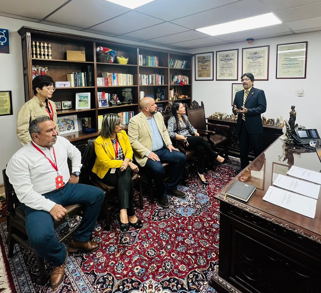 BarbaraCesarS's tweet photo. En el TSJ, la @cetydip y el @CNTI_VE ente adscrito al @mincyt sostuvimos reunión con el Ing. Carlos Parra y su equipo de profesionales de las tecnologías de la información, sobre los avances en la Sistematización del Poder Judicial, proyecto que venimos trabajando conjuntamente. https://t.co/22t7i9GzMw