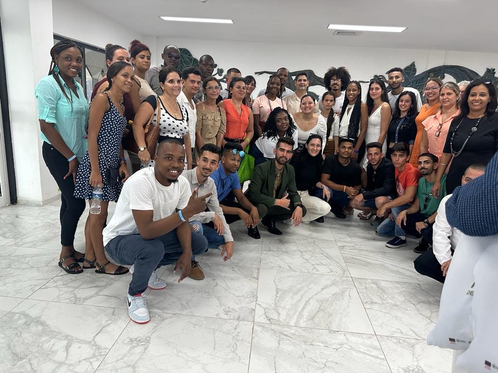 TaniaPrezC's tweet photo. Un dia de clausura del evento #Agrociencias2023 muy emotivo. Encuentro con estudiantes y jóvenes productores y el reconocimiento de la ACTAF a profesores de la facultad de Agronomia de la UNAH.
#Agrociencias2023 
#SomosUnahCuba https://t.co/eb02XPs4Ax