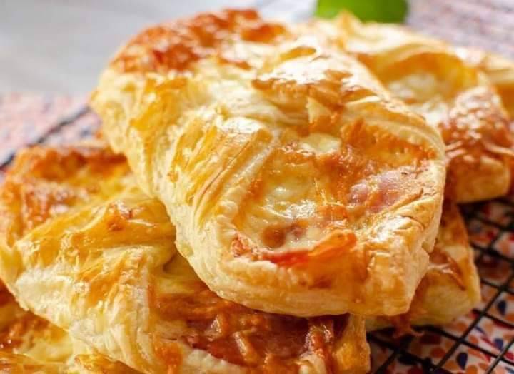 Do you use pastry sheets or home-made pastry?

Our Cheese and Bacon Turnovers are way better than any you can buy from a bakery. 

Recipe-
flawlessfood.co.uk/flawless-chees…

#cheese #bacon #pastry #lunchideas #dinnerideas #foodie #comfortfood #foodlover #partyfood
