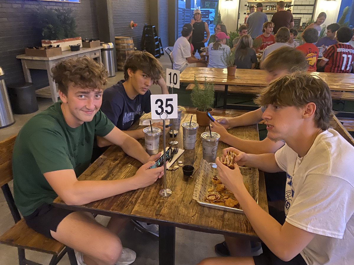 CoachHensley10's tweet photo. Enjoying a nice team meal at Blossom Hill BBQ after team camp at Berry College. #RinggoldBasketball https://t.co/9QbOi8qTzW