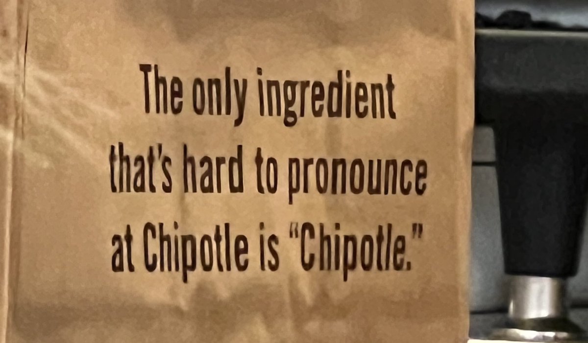 oldnewwtll's tweet photo. The Spanish speaking population should change the official pronunciation of the word “Chipotle” to “Chip-pot-ll”to mess with the people who messed it up the first time they saw the word. Imagine lol https://t.co/PQBthZN83d