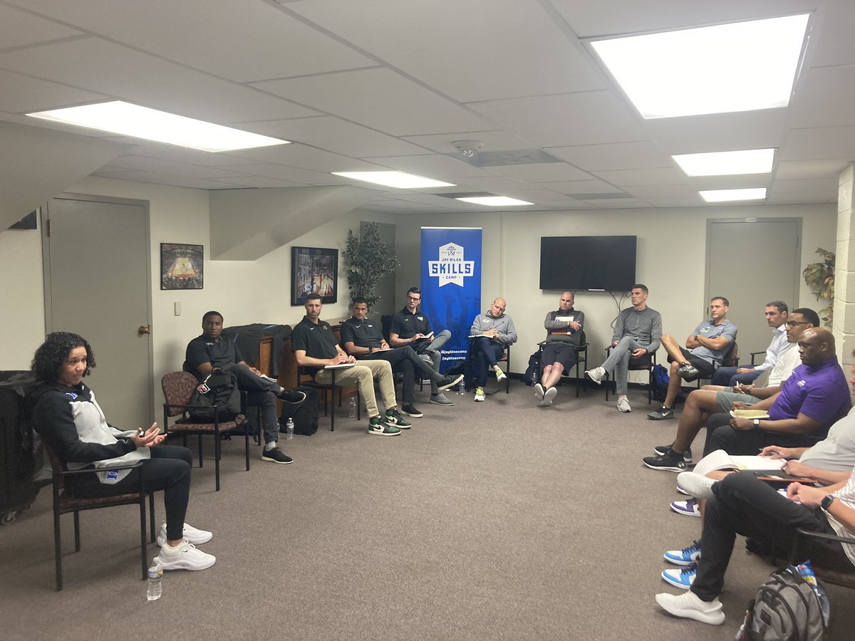 @DukeWBB head coach @karalawson20 spoke with CLP coaches earlier about how to #HandleHardBetter as a coach, teacher and mentor. 

@JayBilas #JBSC23 🔵⚫️🏀