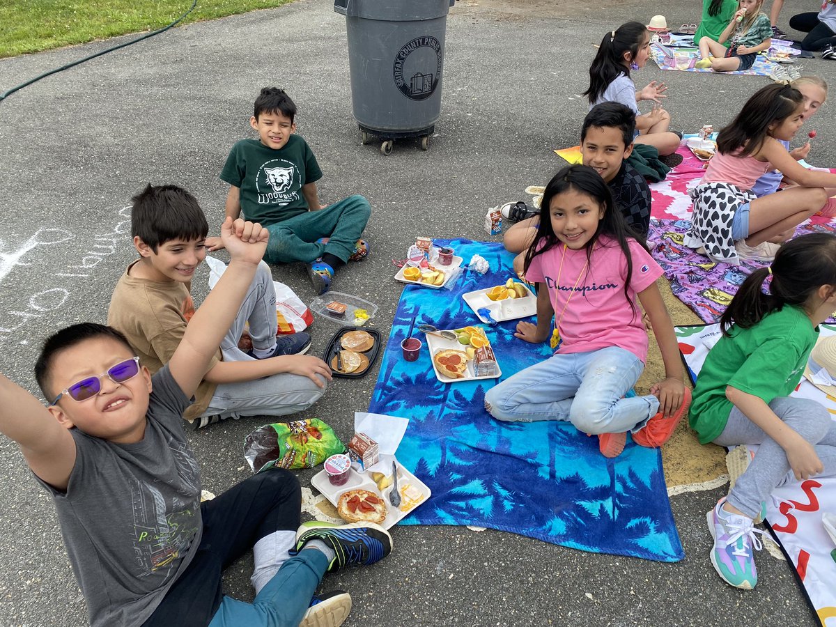 ms_inverso's tweet photo. Bubbles, ice cream and lots of fun for our 2nd grade celebration! @WoodburnES https://t.co/ZFftoZhqSy