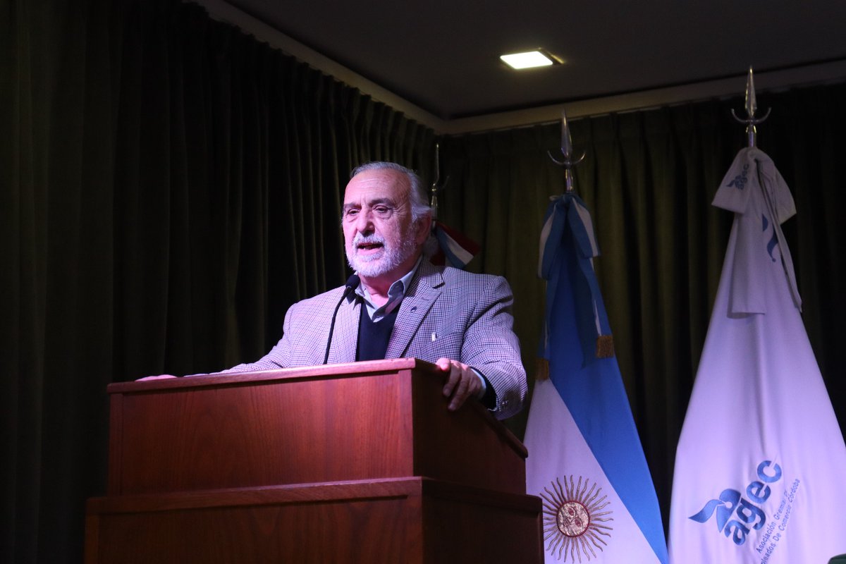 JoseIViale's tweet photo. Firmando un convenio con la Provincua y Agec https://t.co/fkzvjQ6rrl