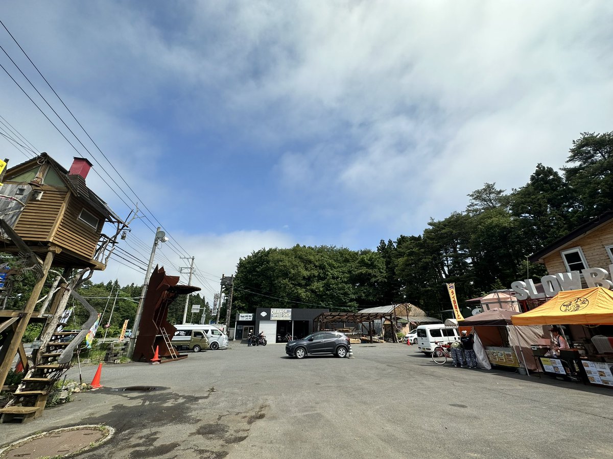gogohachinohe's tweet photo. 🚚出店情報🚚
本日6月10日(土)、八戸北インター近くの
#SLOWBASE にて #キッチンカーマルシェ 
開催しております‼️
ゴーゴーカレーも出店中☺️✨✨
#小麦の奴隷八戸店 #HaruHaruCrepe 
#タイ料理アビ さんも同時出店です😊✨
是非、お集まりください✨✨✨

⭐️ゴーゴーカレー八戸パーク⭐️ https://t.co/xv0hXpBcnY