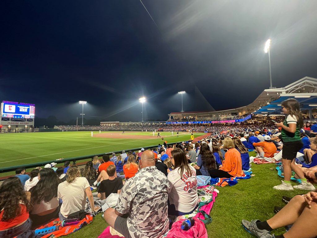 Super Regional
South Carolina vs Florida June 9, 2023
Condron Ballpark is packed despite a two and one half hour rain delay. https://t.co/PDlvUlaYOm