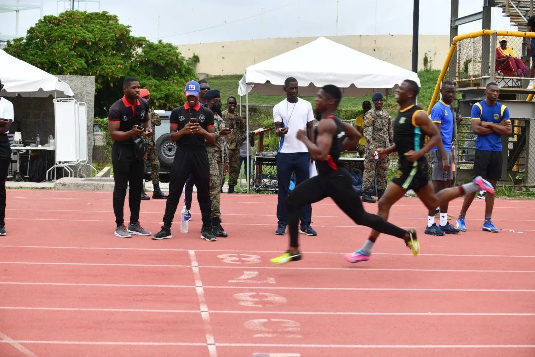 JDFSoldier's tweet photo. build esprit de corps.
Here are some highlights!
#ProGente
#TheJamaicaRegiment
#JamaicaDefenceForce
#jdfsoldier
#CrossCountry
#Athletics
#Championship https://t.co/j2HXYq3S5k